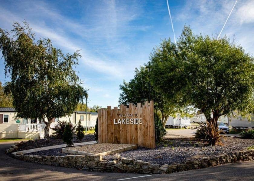 Tuscany Lodge Merston Exterior foto